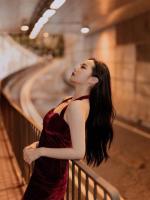 且让爱意付水流